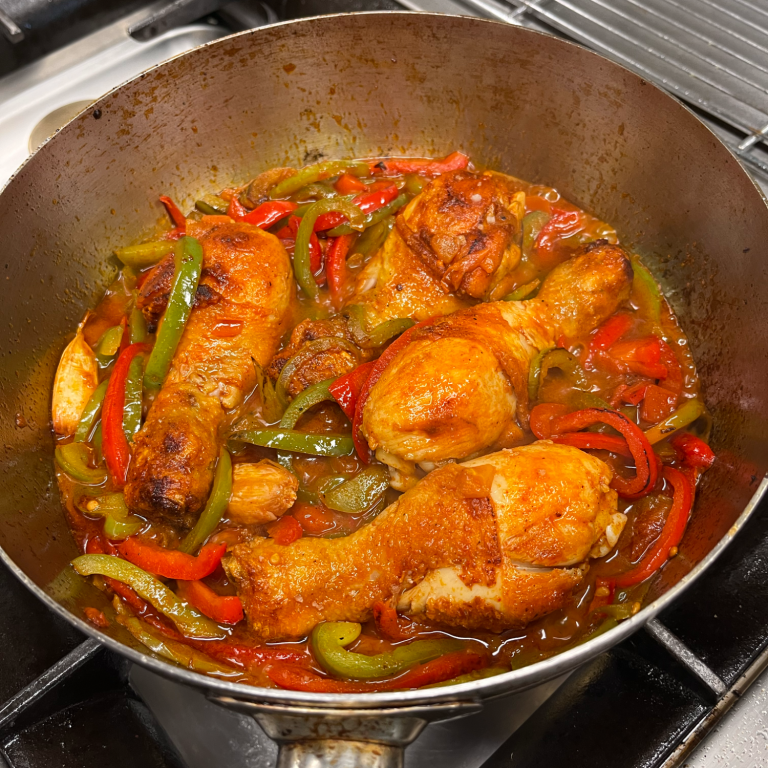 Poulet Basquaise entrain de mijoter