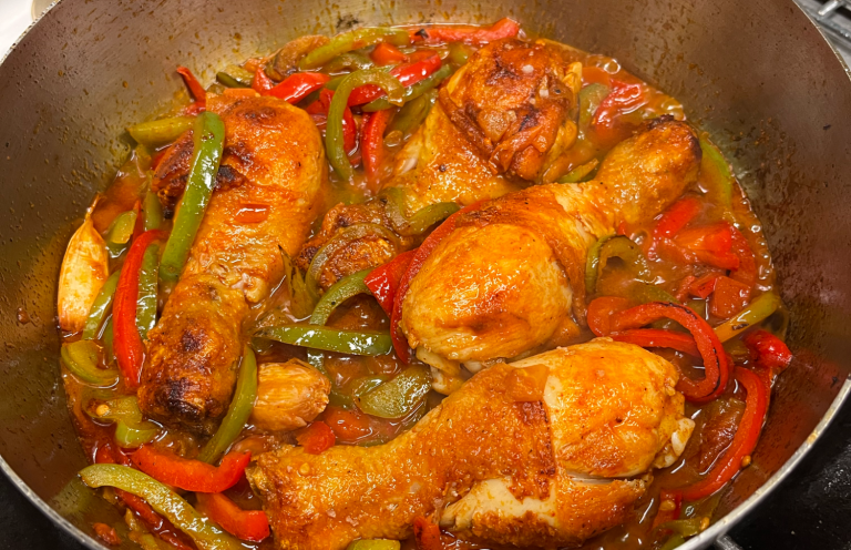 Poulet Basquaise Poulet Basquaise entrain de mijoter